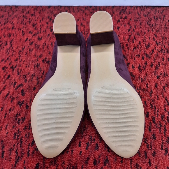 Castamere Red Burgandy Women's Block Heel Pump Slip on Shoes Faux Suede Size 9.5 - Picture 6 of 15